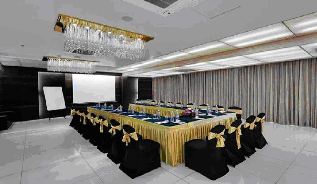 Comfort Inn Sunset Ahmedabad Exterior foto