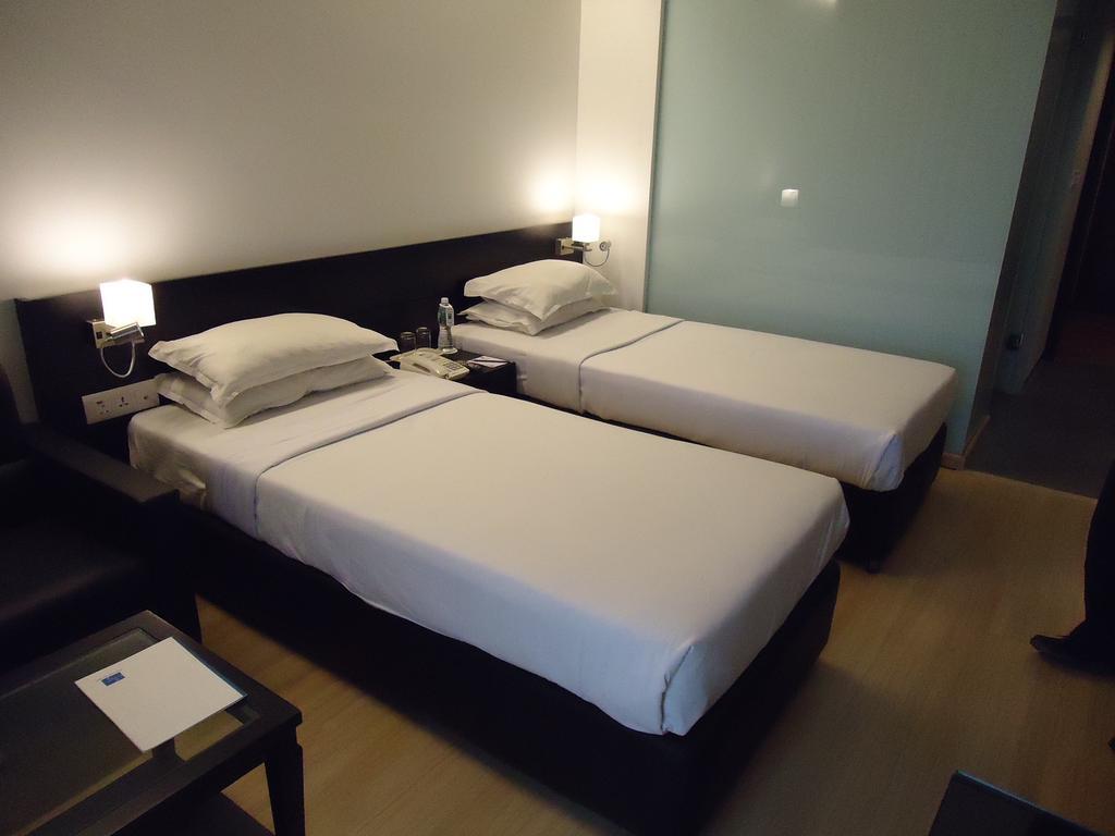 Comfort Inn Sunset Ahmedabad Exterior foto