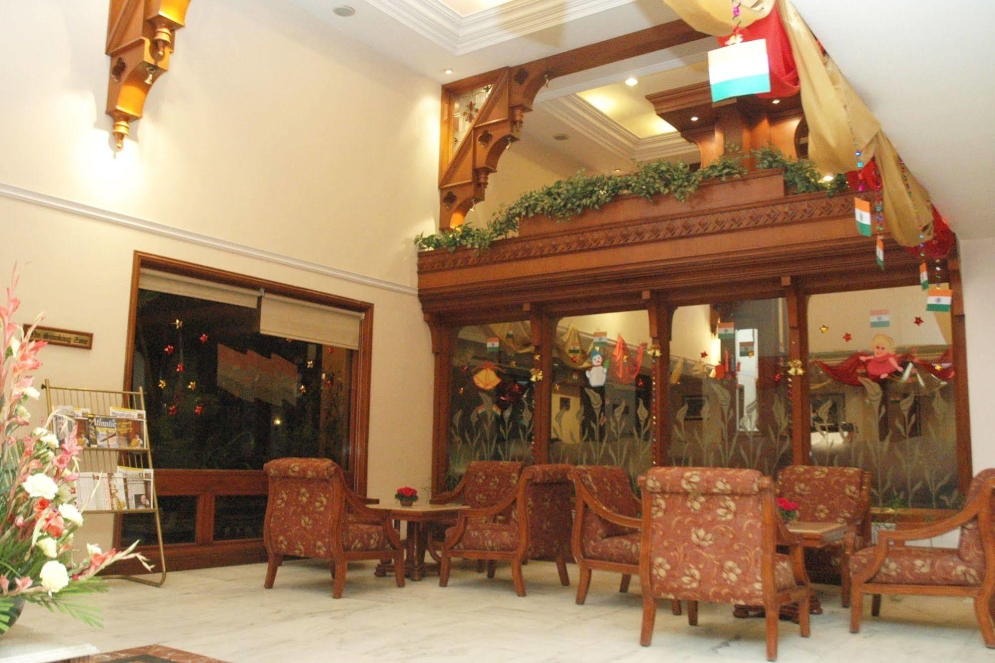 Comfort Inn Sunset Ahmedabad Exterior foto